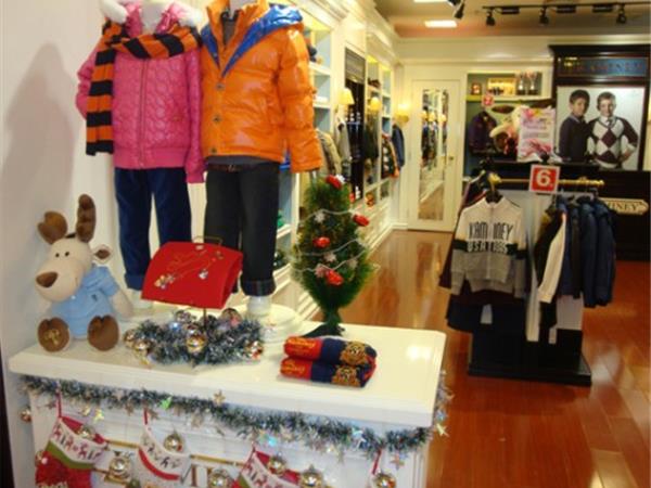 卡米尼童装店铺展示