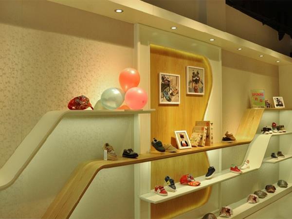 酷酷沃可童装店铺展示