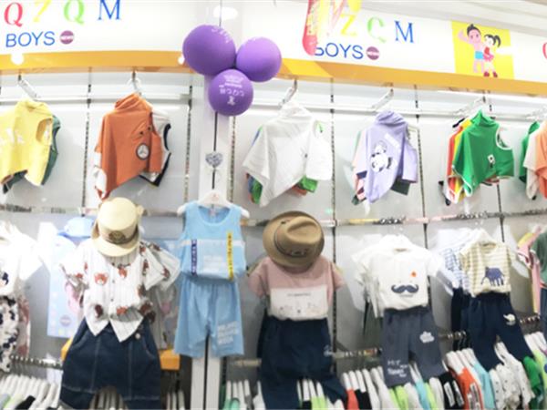 七仔七妹童装店铺展示