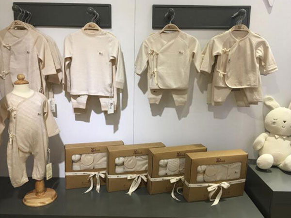 尚芭蒂童装店铺展示
