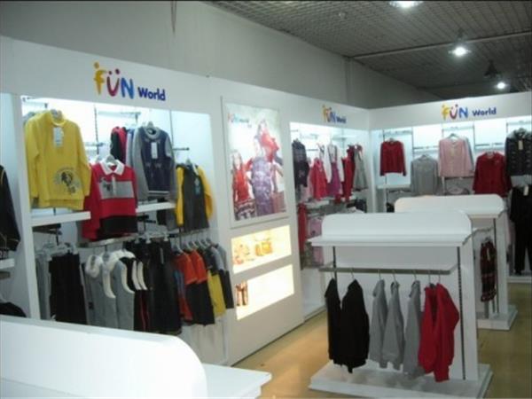 凡兜童装店铺展示
