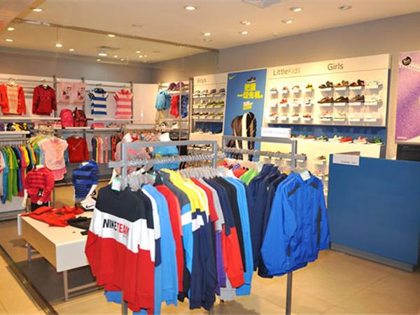 耐克童装店铺展示
