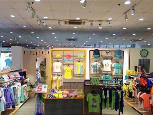 捷米梵童装店铺展示