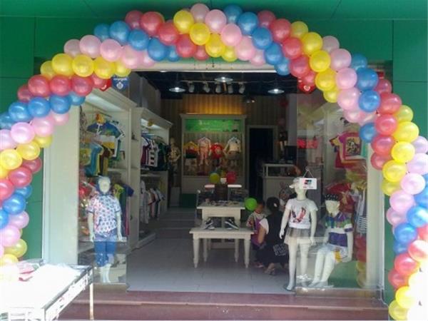 巴拉兔童装店铺展示