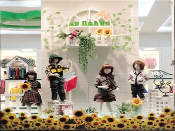 小毛虫童装店铺展示