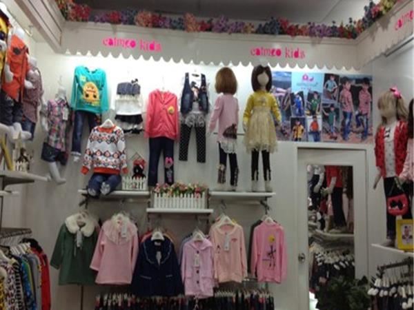 安黎小镇童装店铺展示