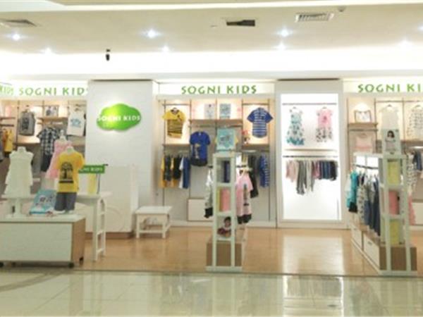 卓维乐童装店铺展示