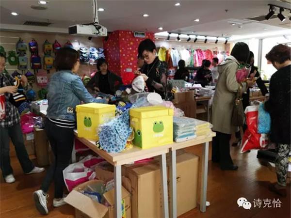 诗克恰童装店铺展示