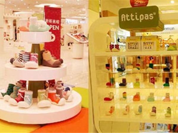 阿弟葩童装店铺展示