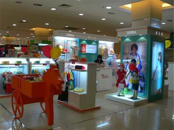 吉卜马童装店铺展示