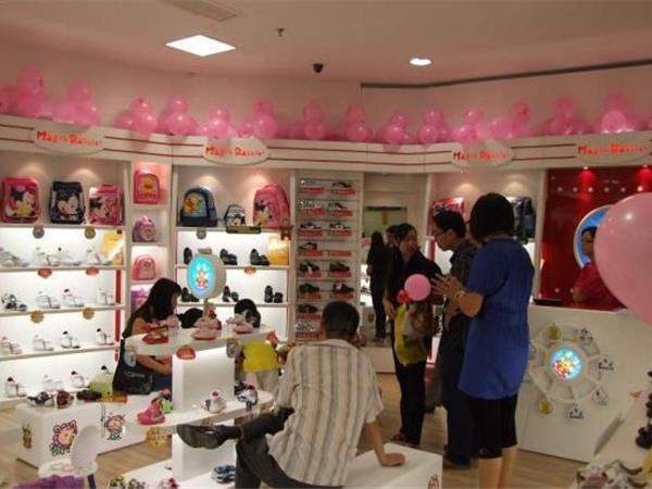 魔力兔童装店铺展示