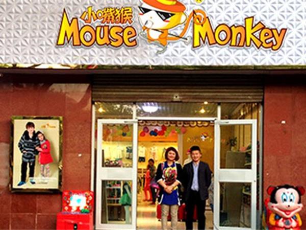 小嘴猴童装店铺展示