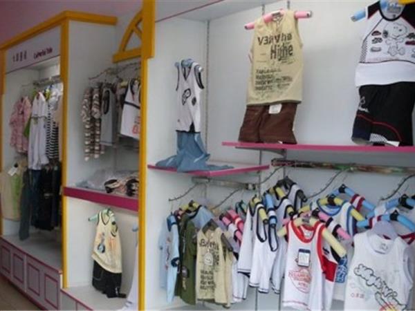 七彩童话童装店铺展示