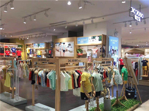 啾比乐童装店铺展示