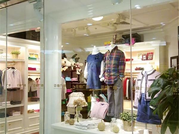 卡米尼童装店铺展示