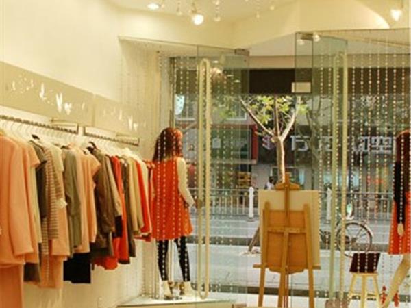 德莱茜童装店铺展示