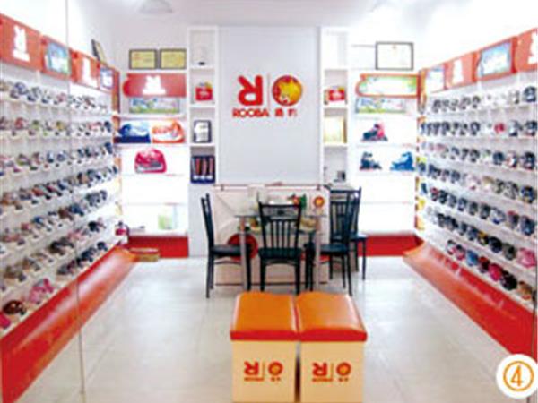 路豹童装店铺展示