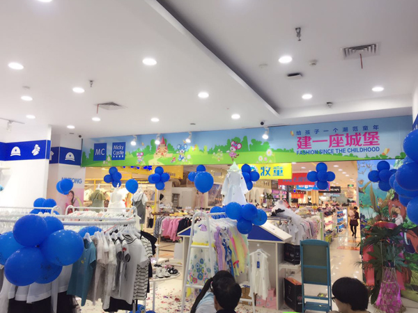 米奇城堡童装店铺展示