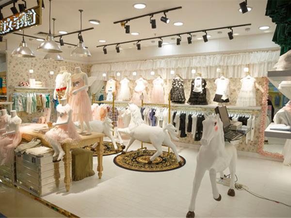 小淑女与约翰童装店铺展示