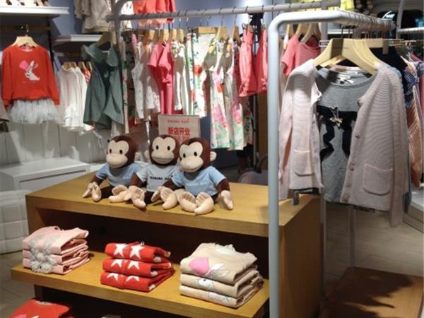 bananababy童装店铺展示