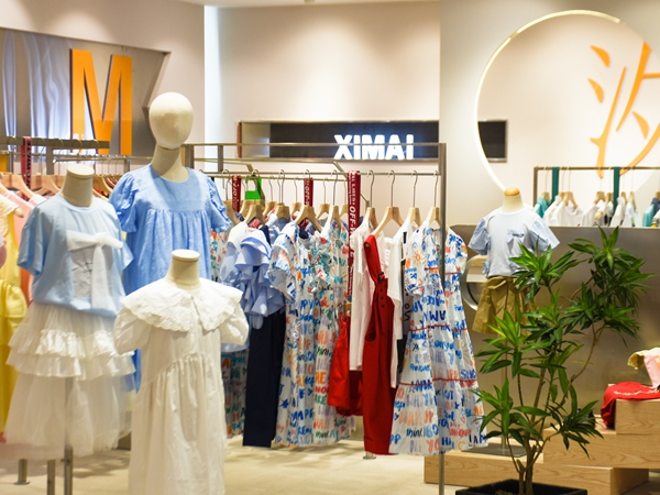 汐麦童装店铺展示