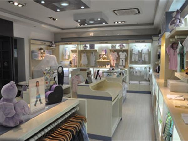 路西·米儿童装店铺展示