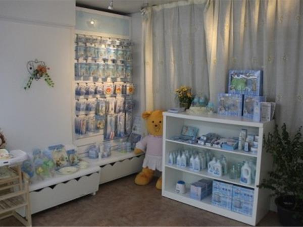 雅培童装店铺展示