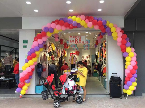 邻童优品童装店铺展示
