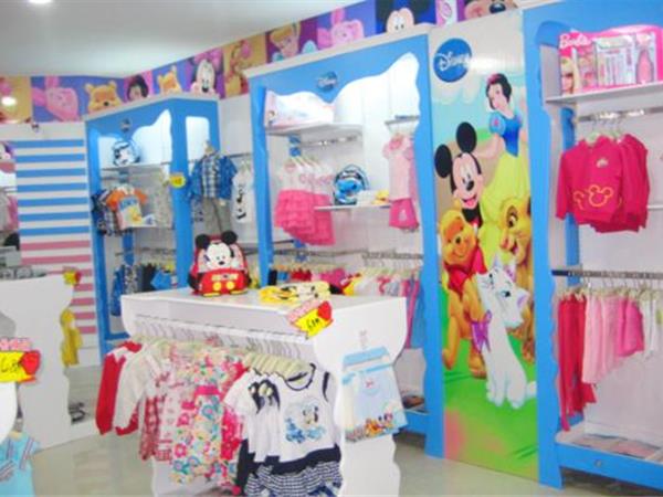 迪士尼童装店铺展示