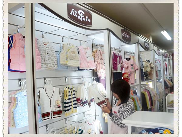 欣乐儿童装店铺展示