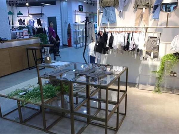 第素童装店铺展示