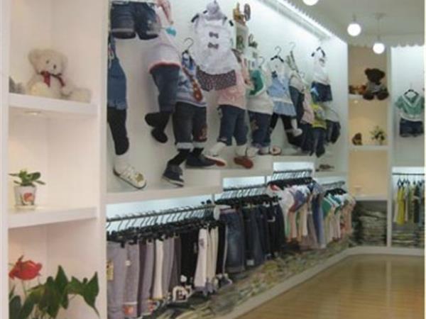 酷比乐童装店铺展示