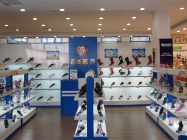 百变米奇童装店铺展示