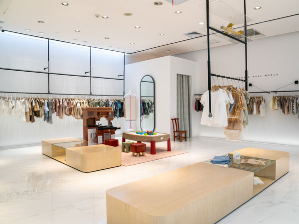 李田童装店铺展示