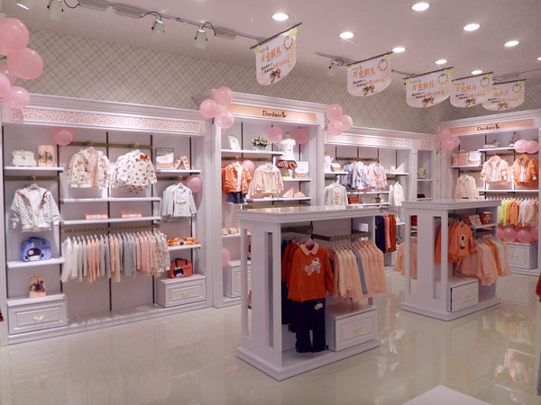 塔塔儿童装店铺展示