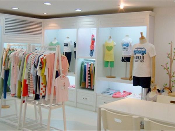大依诺贝贝童装店铺展示