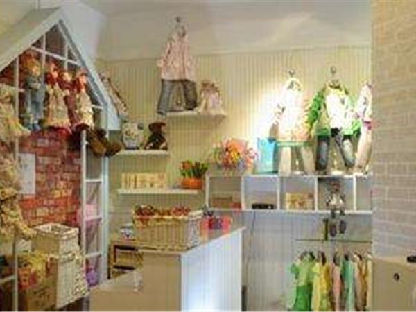麦肯邦尼童装店铺展示