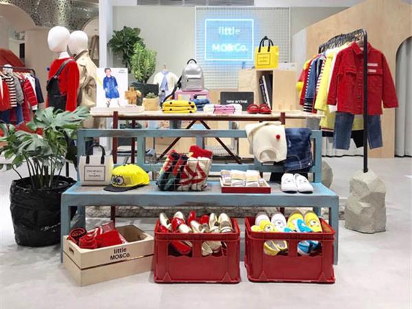 little moco童装店铺展示