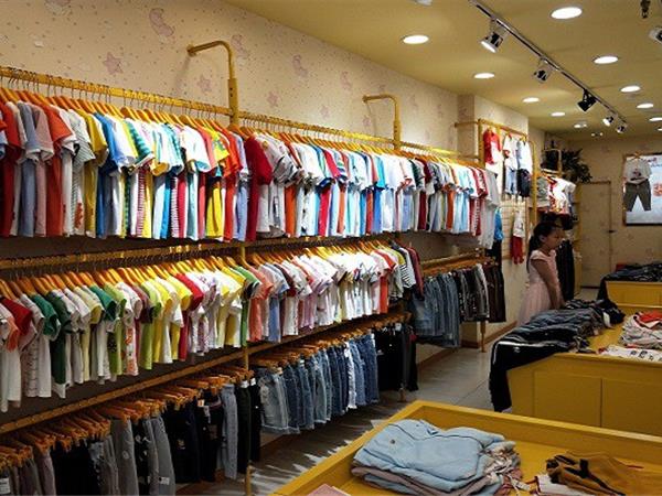 爱尚哆哆咪童装店铺展示