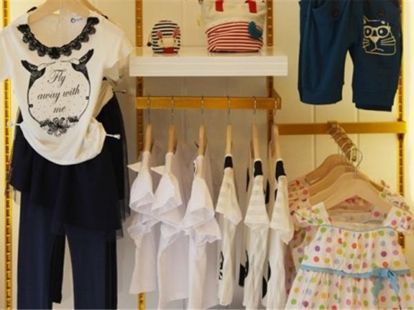 宝贝丫榜样童装店铺展示