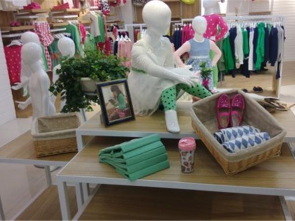 海贝童装店铺展示