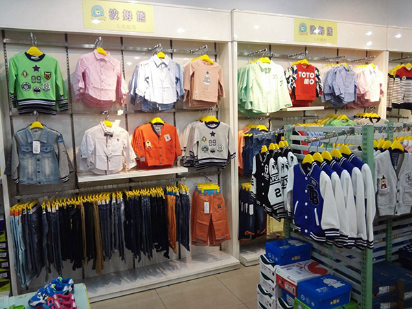 波姆熊童装店铺展示
