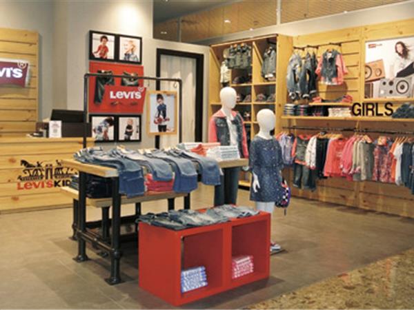 李维斯童装店铺展示