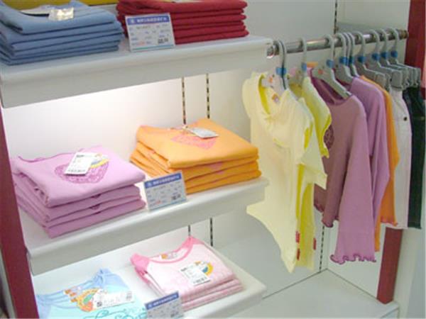 麦当劳童装店铺展示