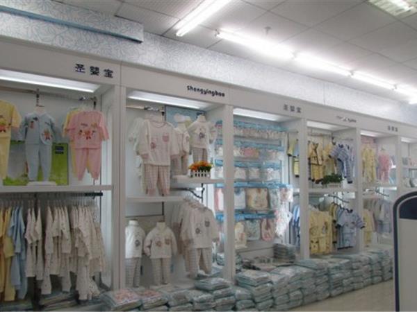 圣婴宝童装店铺展示