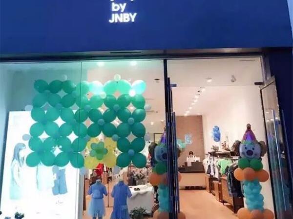 江南布衣童装店铺展示