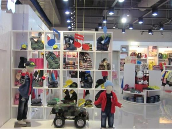 河马占尼童装店铺展示