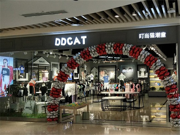 叮当猫潮童童装店铺展示