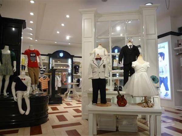 小百亨童装店铺展示