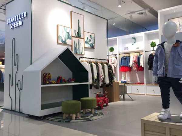 艾卡米勒童装店铺展示